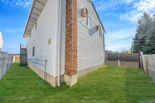4 Bay Pl, Lindenhurst, NY 11757 - Photo 33