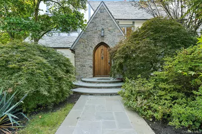 18 Heights Road, Manhasset, NY 11030 - Photo 5