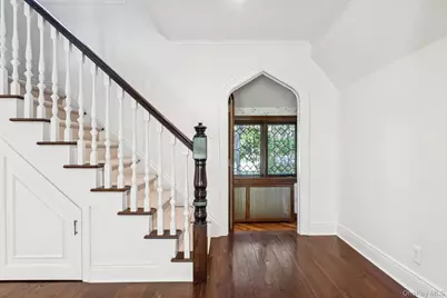18 Heights Road, Manhasset, NY 11030 - Photo 7