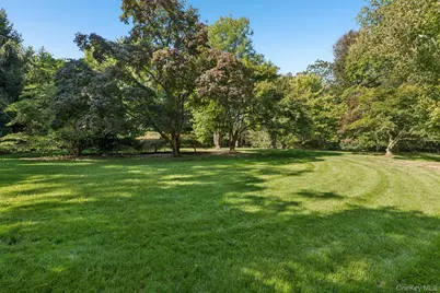 18 Heights Road, Manhasset, NY 11030 - Photo 3