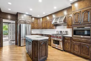 18 Heights Rd, Manhasset, NY 11030 - Photo 13