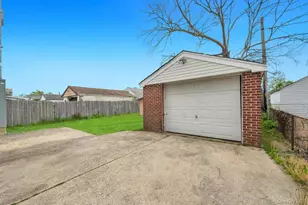 8 Francis Ct, Elmont, NY 11003 - Photo 15