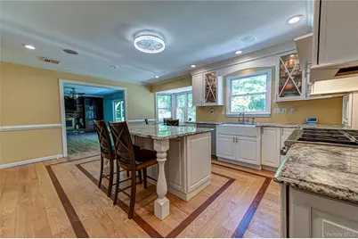 220 Windsor Avenue, Brightwaters, NY 11718 - Photo 7
