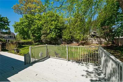 220 Windsor Avenue, Brightwaters, NY 11718 - Photo 23