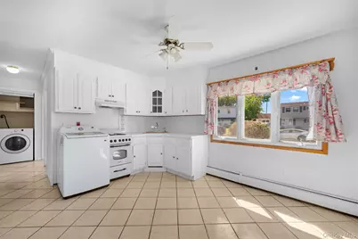 13 Squirrel Lane, Levittown, NY 11756 - Photo 5