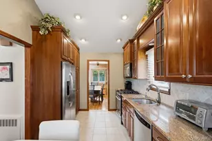 8 Pasadena Dr, Plainview, NY 11803 - Photo 13