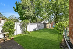 137-76 70th Rd, Kew Gardens, NY 11367 - Photo 3