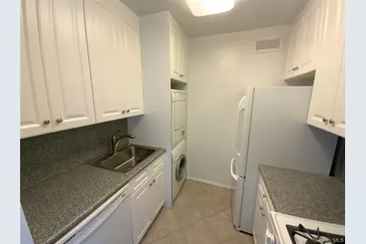 26910 Grand Central Parkway #9X, Floral Park, NY 11005 - Photo 9