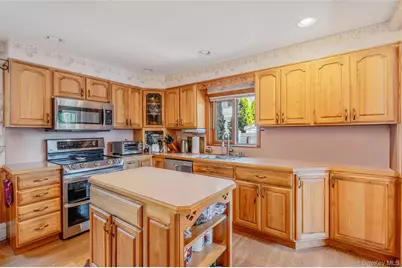 211 Saint Marks Place, East Meadow, NY 11554 - Photo 21