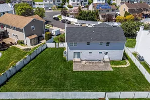 103 Clifton Ct, Farmingdale, NY 11735 - Photo 29