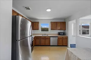 103 Clifton Ct, Farmingdale, NY 11735 - Photo 5