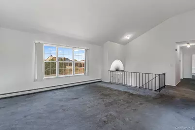103 Clifton Court, Farmingdale, NY 11735 - Photo 13
