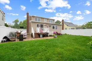2345 Willow St, Wantagh, NY 11793 - Photo 17