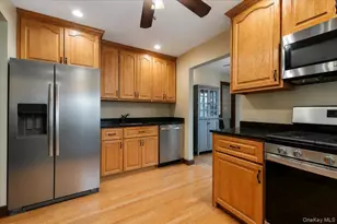 2345 Willow St, Wantagh, NY 11793 - Photo 5
