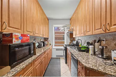 69-11 Yellowstone Boulevard #A4, Forest Hills, NY 11375 - Photo 9