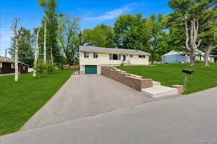 12 Elizabeth Ln, New Windsor, NY 12553 - Photo 3