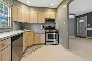 226 W 5th St, Deer Park, NY 11729 - Photo 7