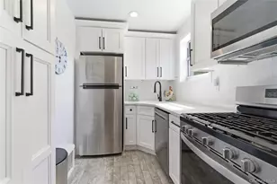 83 Edwards St, Roslyn Heights, NY 11577 - Photo 11