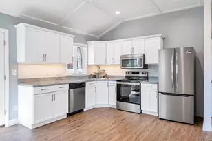 59 Applegate Dr, Mastic, NY 11950 - Photo 15
