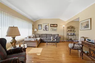 895 Iris Dr, Bellmore, NY 11710 - Photo 3