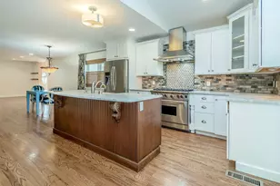 21 Marwood Rd N, Port Washington, NY 11050 - Photo 9