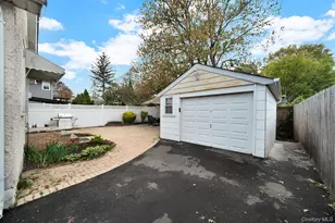 35 Orchard St, Merrick, NY 11566 - Photo 37