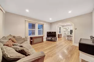 35 Orchard St, Merrick, NY 11566 - Photo 7