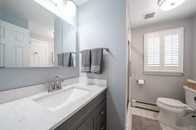 568 Chestnut Lane, East Meadow, NY 11554 - Photo 17