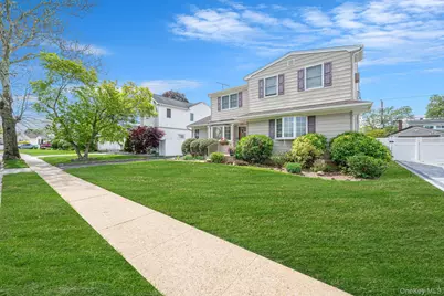 568 Chestnut Lane, East Meadow, NY 11554 - Photo 3