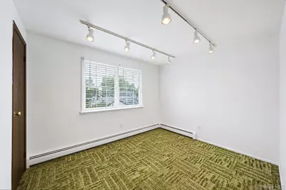 568 Chestnut Lane, East Meadow, NY 11554 - Photo 19