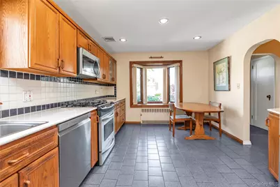 1602 Imperial Avenue, New Hyde Park, NY 11040 - Photo 5