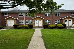 60 Hiddink St, Sayville, NY 11782 - Photo 9