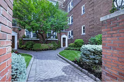 17 Gaynor Avenue #1D, Manhasset, NY 11030 - Photo 1