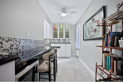 17 Gaynor Avenue #1D, Manhasset, NY 11030 - Photo 3