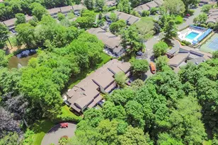 109 Foxwood Dr, Jericho, NY 11753 - Photo 39