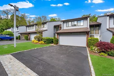 109 Foxwood Drive, Jericho, NY 11753 - Photo 35