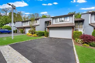 109 Foxwood Dr, Jericho, NY 11753 - Photo 35