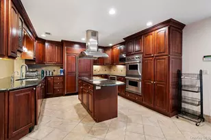 109 Foxwood Dr, Jericho, NY 11753 - Photo 9