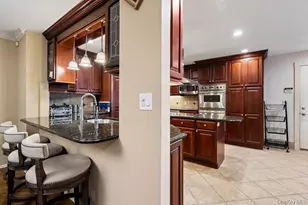 109 Foxwood Dr, Jericho, NY 11753 - Photo 11