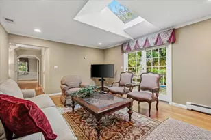 19 Fox Ln, Dix Hills, NY 11746 - Photo 15