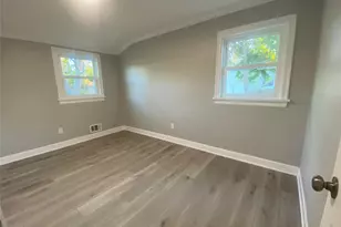 17 Berkeley Ave, Selden, NY 11784 - Photo 9