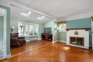 25709 Pembroke Ave, Great Neck, NY 11020 - Photo 5