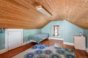 25709 Pembroke Ave, Great Neck, NY 11020 - Photo 19