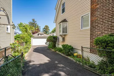 257-09 Pembroke Avenue, Great Neck, NY 11020 - Photo 27