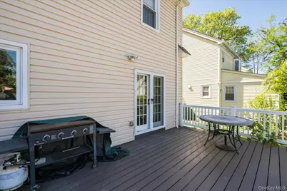 257-09 Pembroke Avenue, Great Neck, NY 11020 - Photo 23