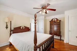 25709 Pembroke Ave, Great Neck, NY 11020 - Photo 15