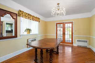 25709 Pembroke Ave, Great Neck, NY 11020 - Photo 11