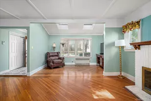 25709 Pembroke Ave, Great Neck, NY 11020 - Photo 7