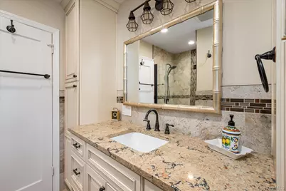 257-09 Pembroke Avenue, Great Neck, NY 11020 - Photo 21