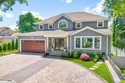 17 Clover Place, New Rochelle, NY 10805 - Photo 1